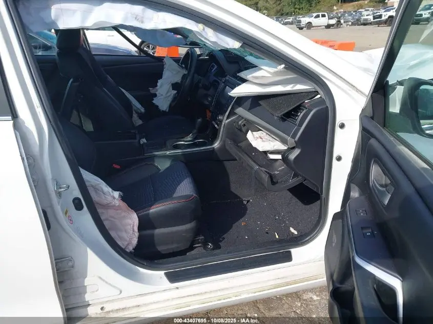 2015 TOYOTA CAMRY SE