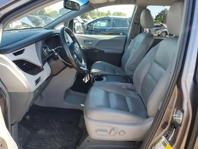 2017 TOYOTA SIENNA XLE  