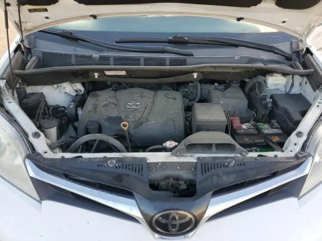 2019 TOYOTA SIENNA LE  