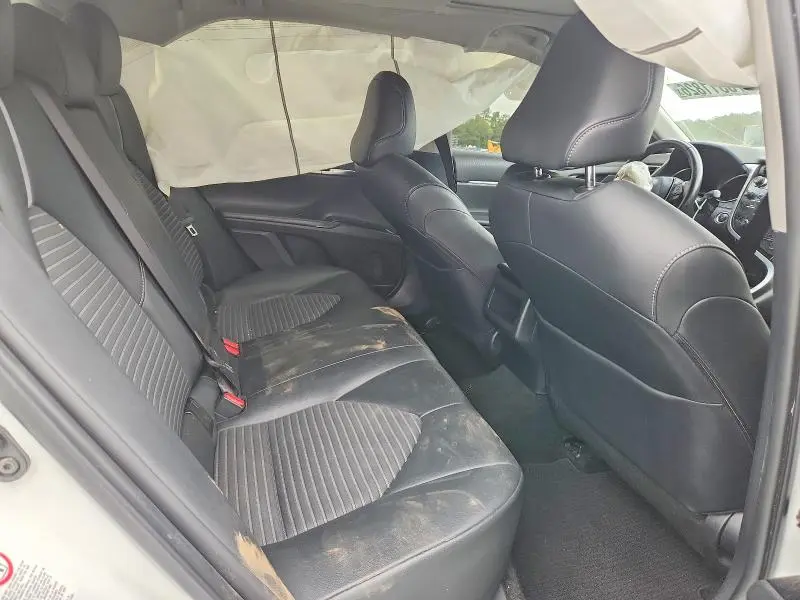 2018 TOYOTA CAMRY SE  