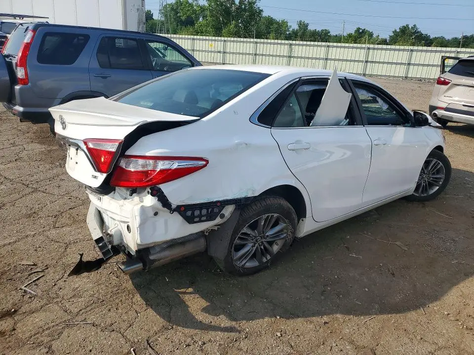 2016 TOYOTA CAMRY SE  