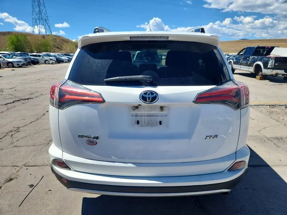2016 TOYOTA RAV4 XLE  