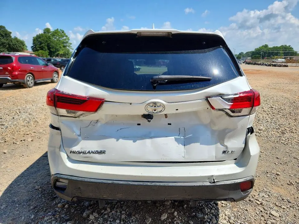 2019 TOYOTA HIGHLANDER XLE  