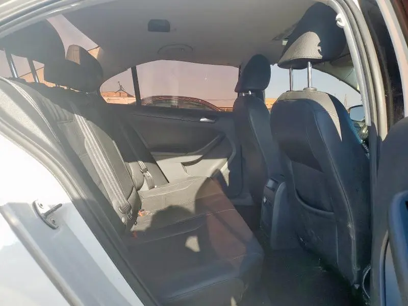 2011 VOLKSWAGEN JETTA SE  