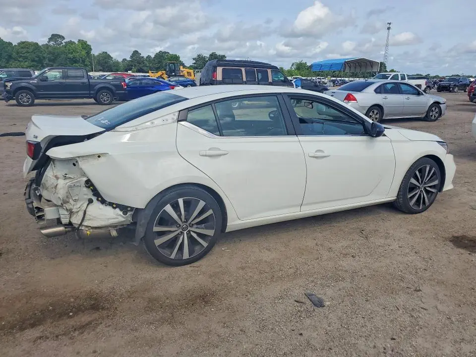 2021 NISSAN ALTIMA SR  