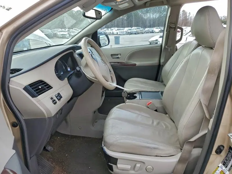 2012 TOYOTA SIENNA XLE  