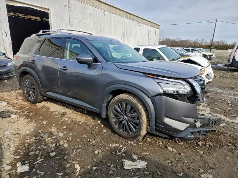 2022 NISSAN PATHFINDER SL  