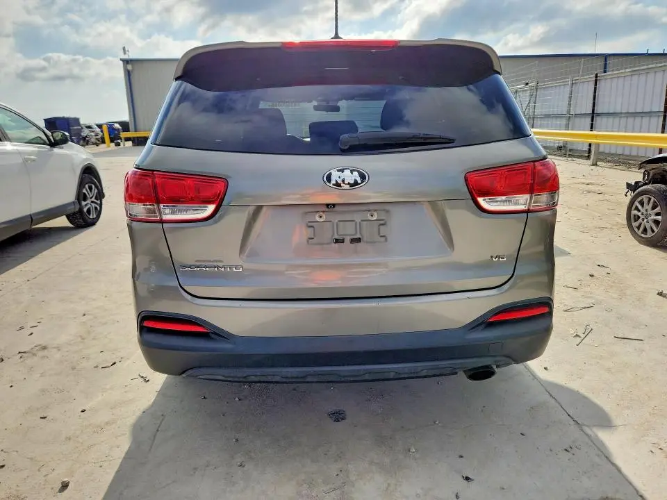 2017 KIA SORENTO LX V6  