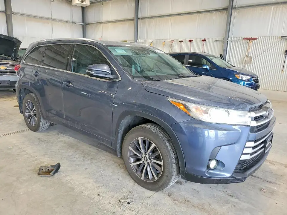 2018 TOYOTA HIGHLANDER XLE  