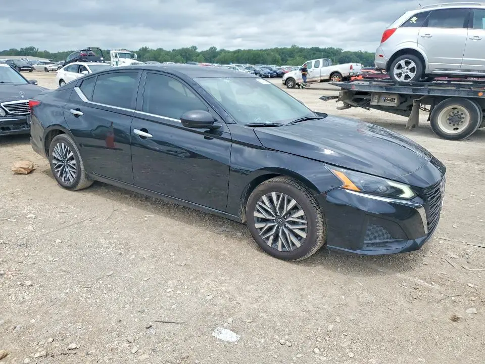 2024 NISSAN ALTIMA SV  
