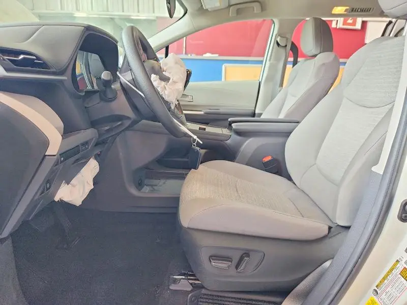 2024 TOYOTA SIENNA LE  