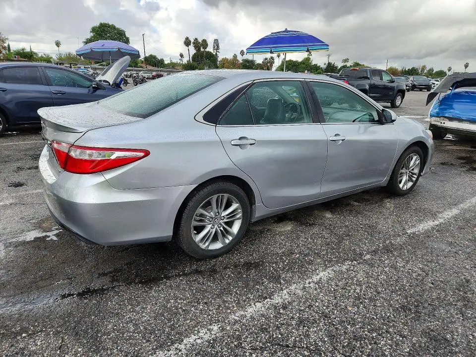 2016 TOYOTA CAMRY SE  