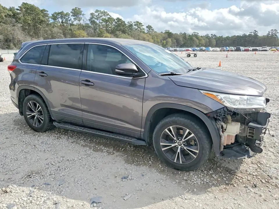 2017 TOYOTA HIGHLANDER LE  