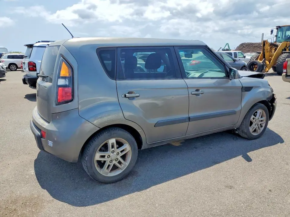2011 KIA SOUL +  