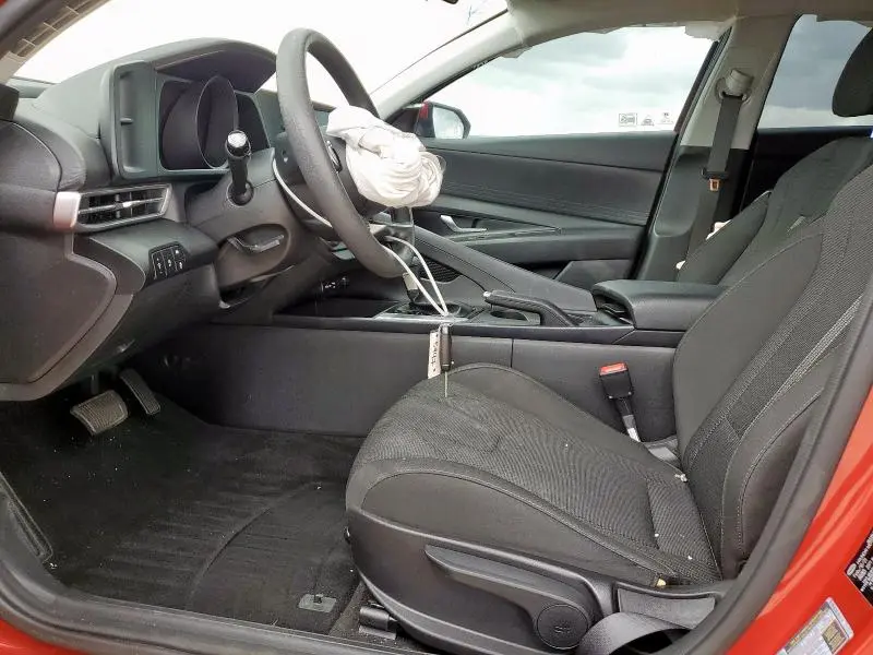 2021 HYUNDAI ELANTRA SE  