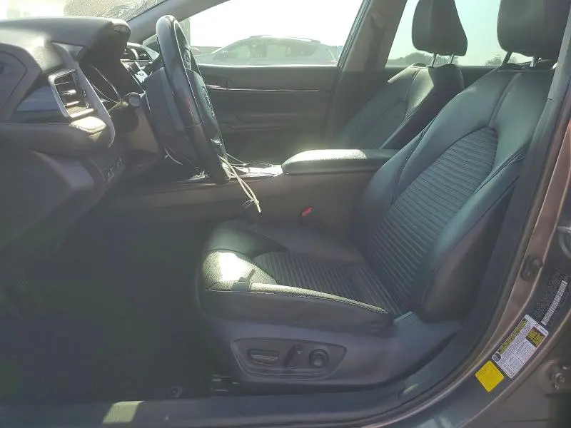 2019 TOYOTA CAMRY SE  