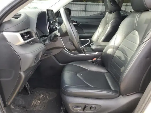 2022 TOYOTA HIGHLANDER XLE  