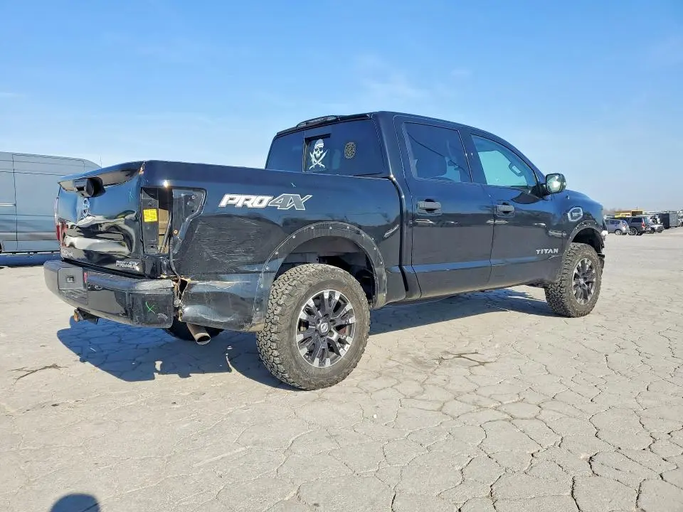 2017 NISSAN TITAN PRO-4X  