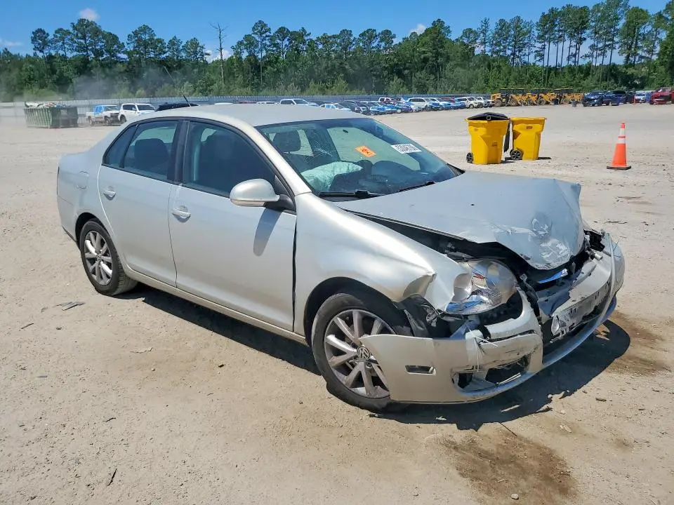 2010 VOLKSWAGEN JETTA LIMITED  