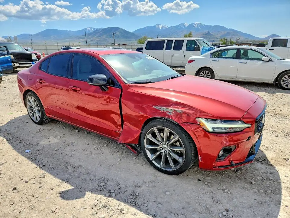2021 VOLVO S60 T5 MOMENTUM  