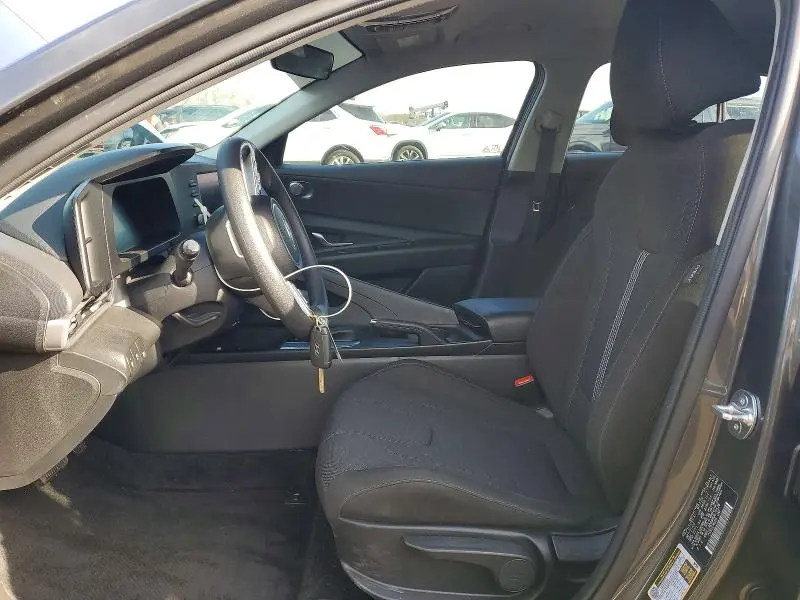 2024 HYUNDAI ELANTRA SE  