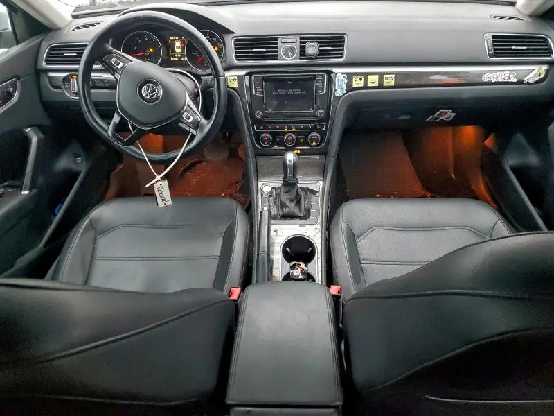 2017 VOLKSWAGEN PASSAT SE  