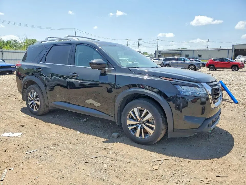 2024 NISSAN PATHFINDER SL  