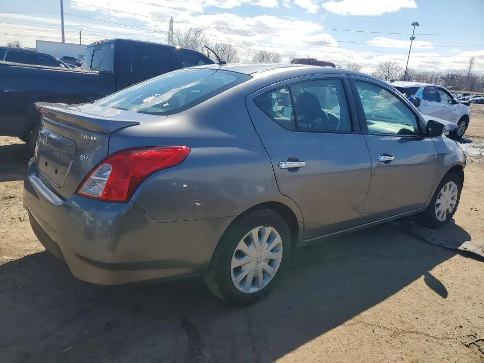 2019 NISSAN VERSA SV  