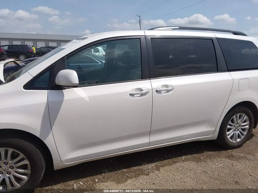 2016 TOYOTA SIENNA XLE PREMIUM 8 PASSENGER
