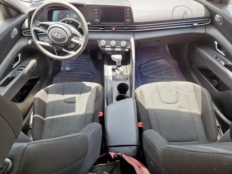 2024 HYUNDAI ELANTRA SE  
