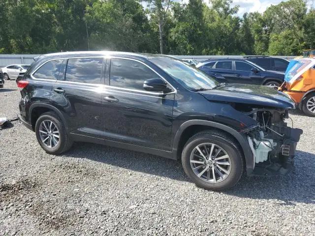 2019 TOYOTA HIGHLANDER SE  