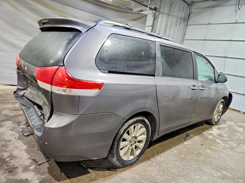 2014 TOYOTA SIENNA   