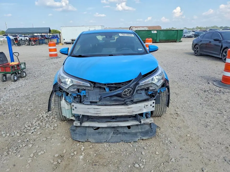 2019 TOYOTA C-HR XLE  
