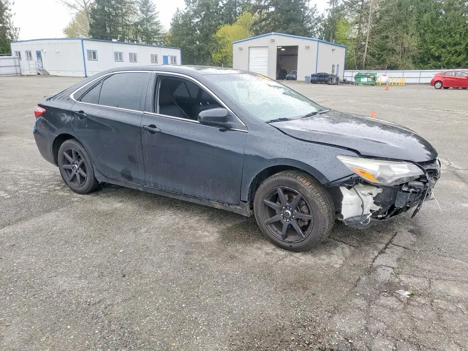 2015 TOYOTA CAMRY SE  