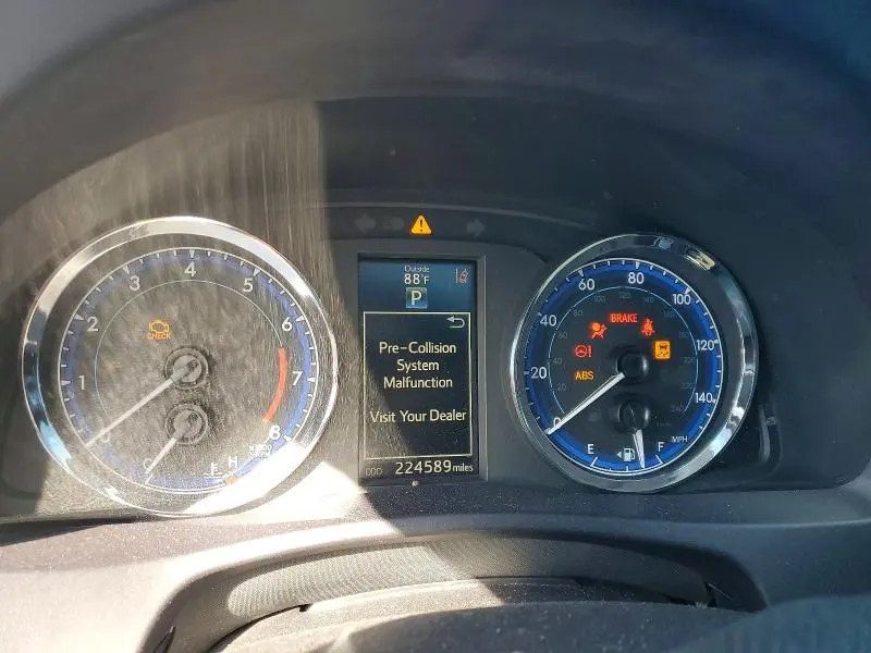 2018 TOYOTA COROLLA SE  