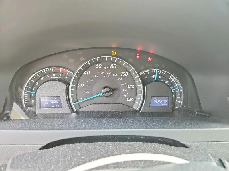 2012 TOYOTA CAMRY XLE V6  