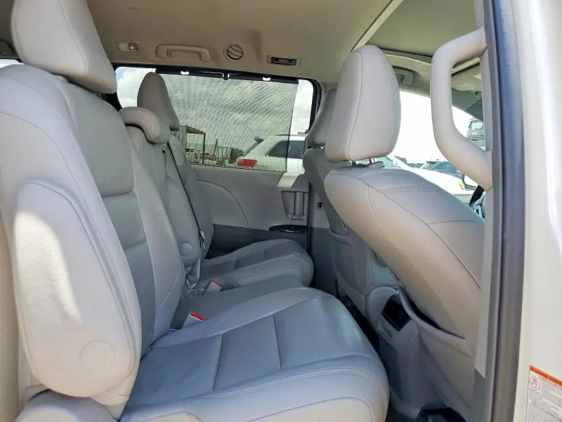 2016 TOYOTA SIENNA XLE 8-PASSENGER  