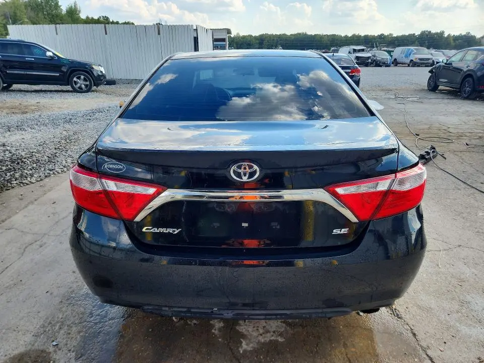 2017 TOYOTA CAMRY SE  
