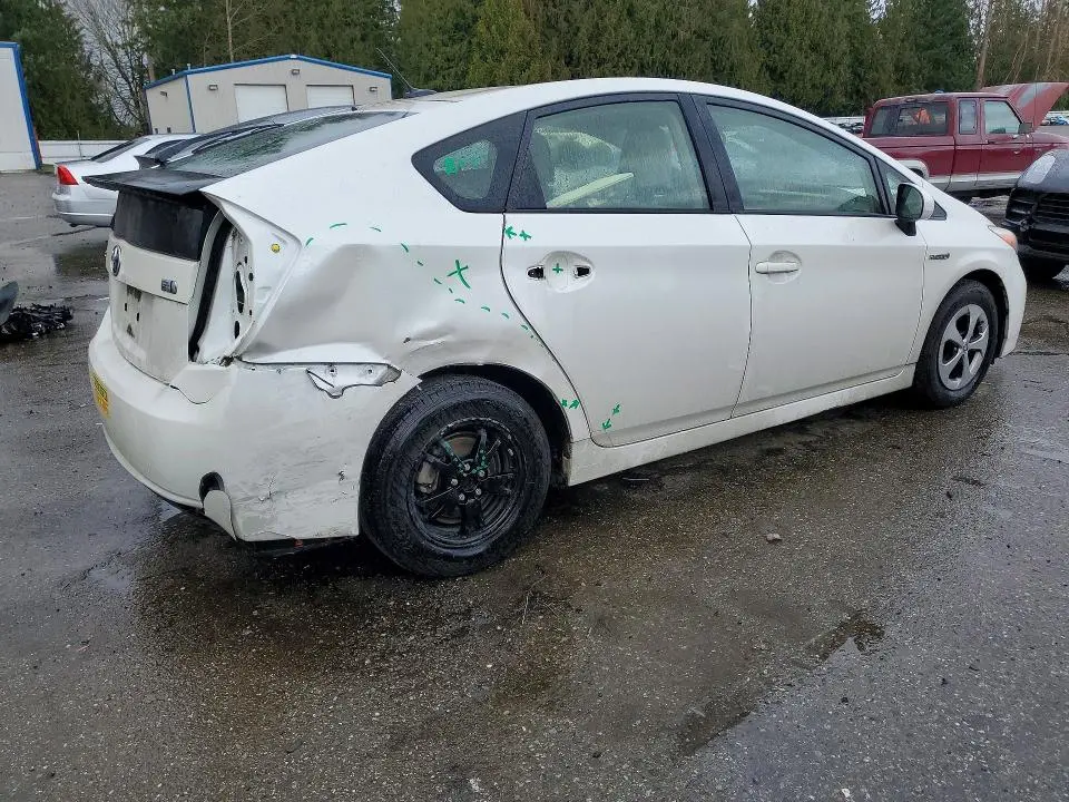 2014 TOYOTA PRIUS THREE  