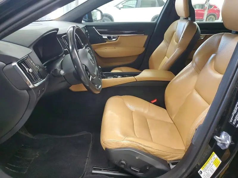 2018 VOLVO S90 T6 MOMENTUM  