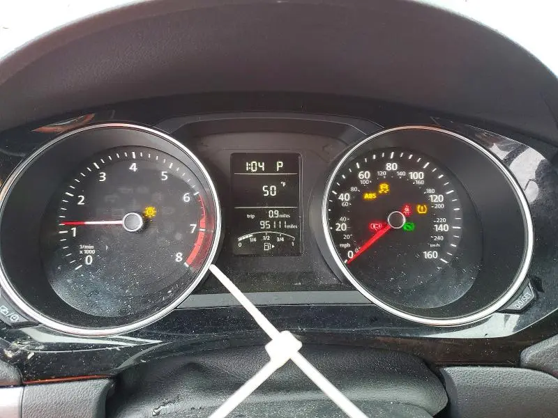 2016 VOLKSWAGEN JETTA SPORT  