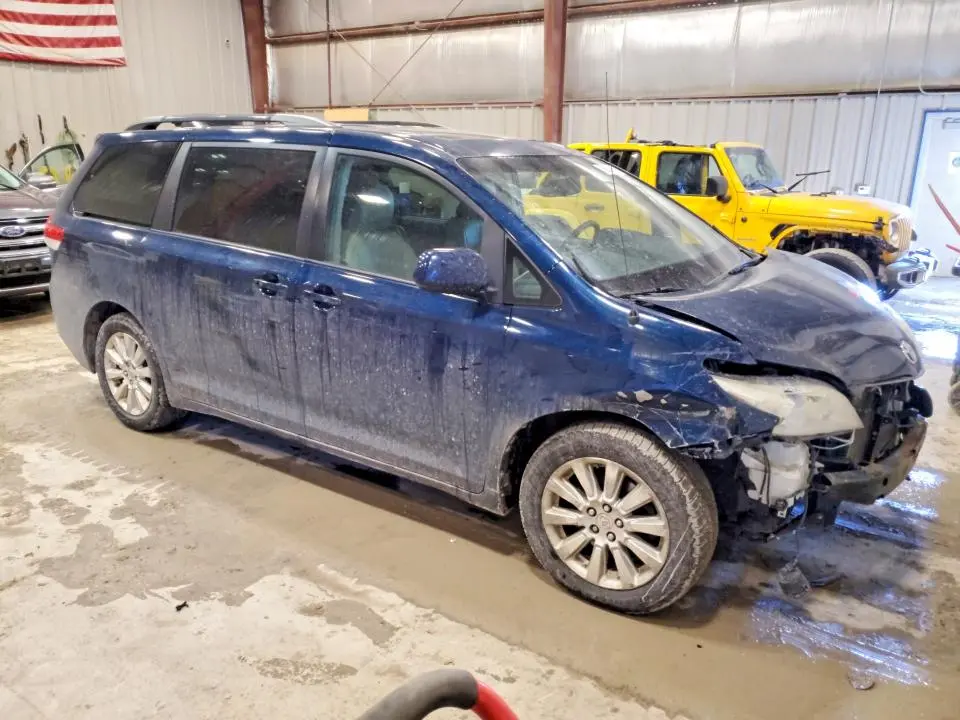 2012 TOYOTA SIENNA XLE  