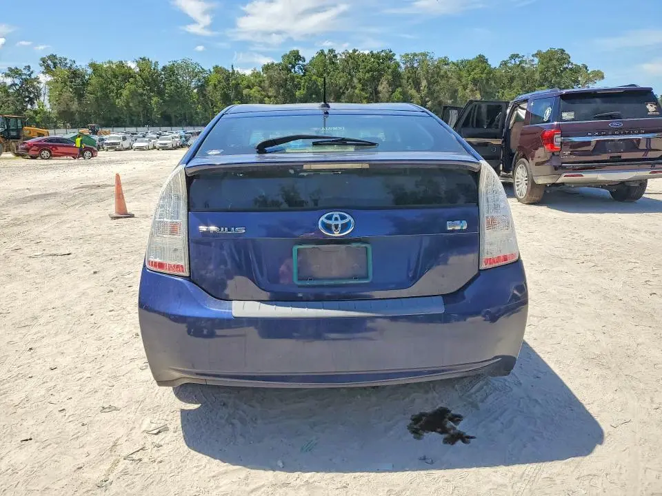 2010 TOYOTA PRIUS III  