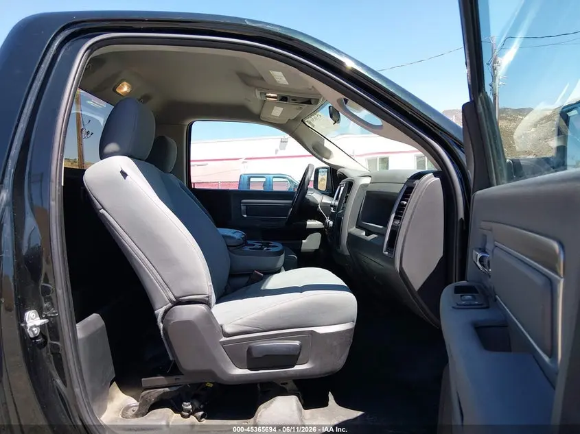 2017 RAM 1500 TRADESMAN  4X2 8' BOX