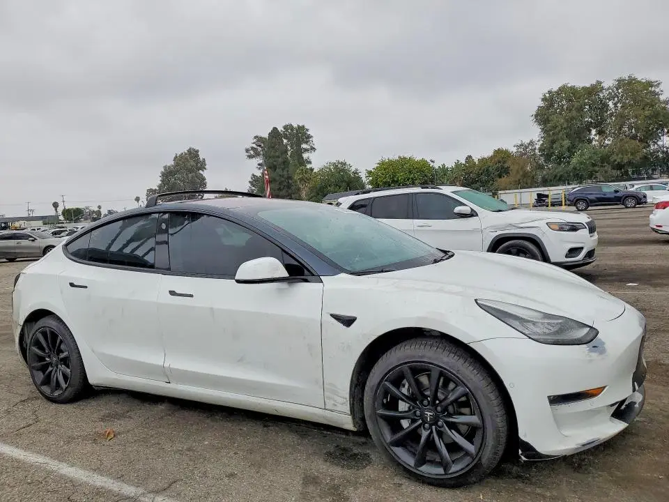 2018 TESLA MODEL 3   