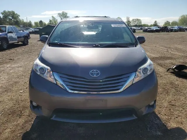 2017 TOYOTA SIENNA XLE  