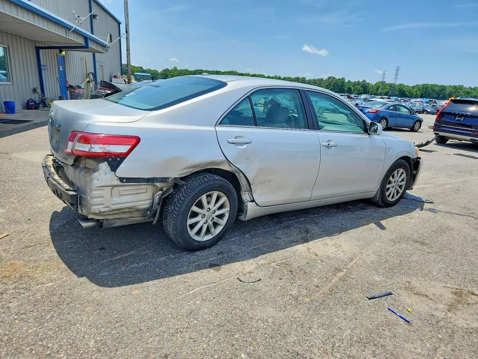 2011 TOYOTA CAMRY XLE  