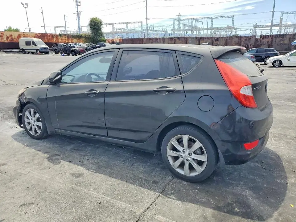 2013 HYUNDAI ACCENT SE  