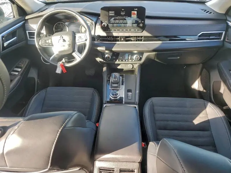 2024 MITSUBISHI OUTLANDER SE  