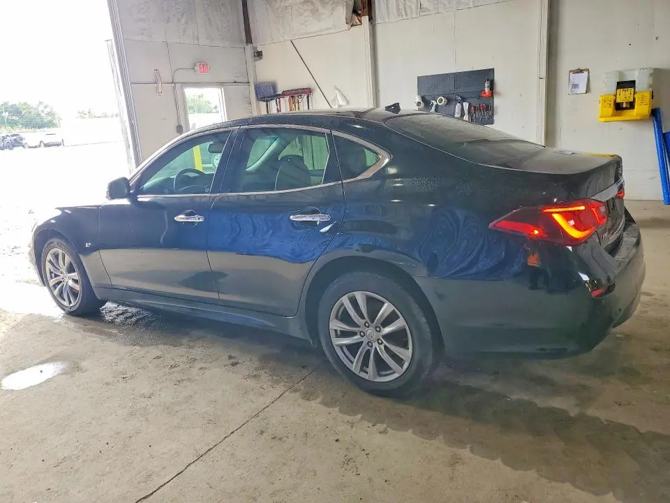 2015 INFINITI Q70 3.7  